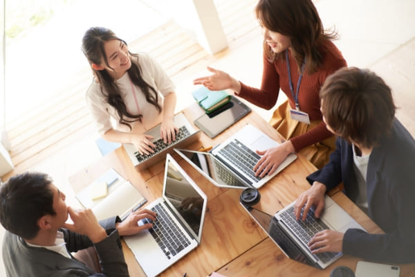 ブランド・アイデンティティの策定と事業一貫性保持の技法